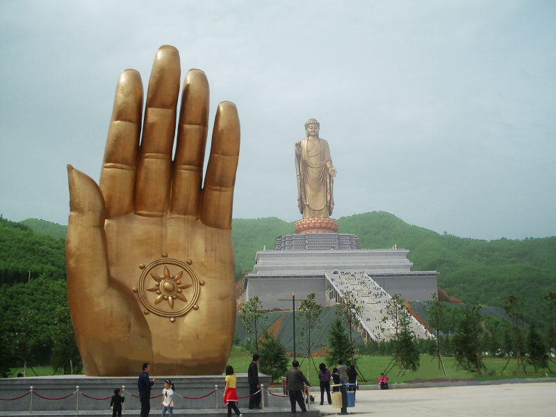 Illustration for article titled These Mega-Sculptures Are the Biggest in the World
